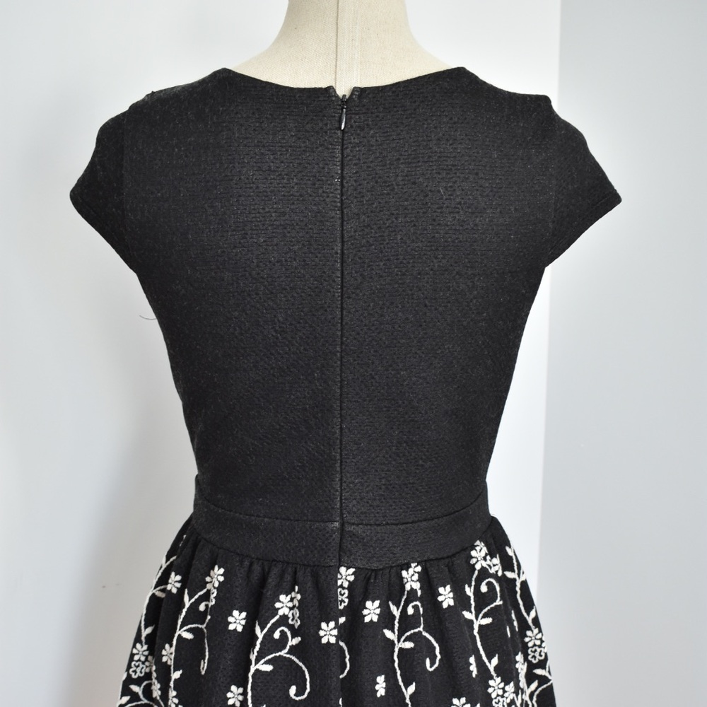 Short Winter dress - Picture 2 of 4